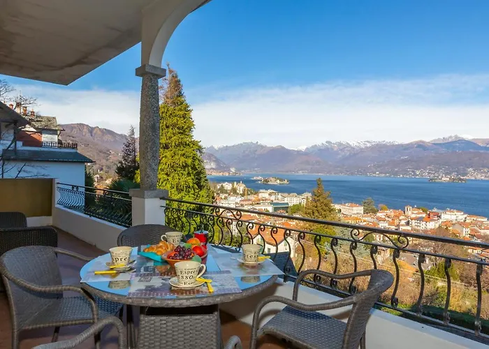 La Rosa Dei Venti Lake View Terrace - Happy Rentals